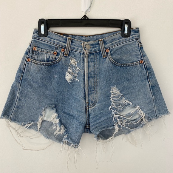 Vintage Levi’s 501 denim shorts size 28 (fits like 24/25) - Picture 1 of 9